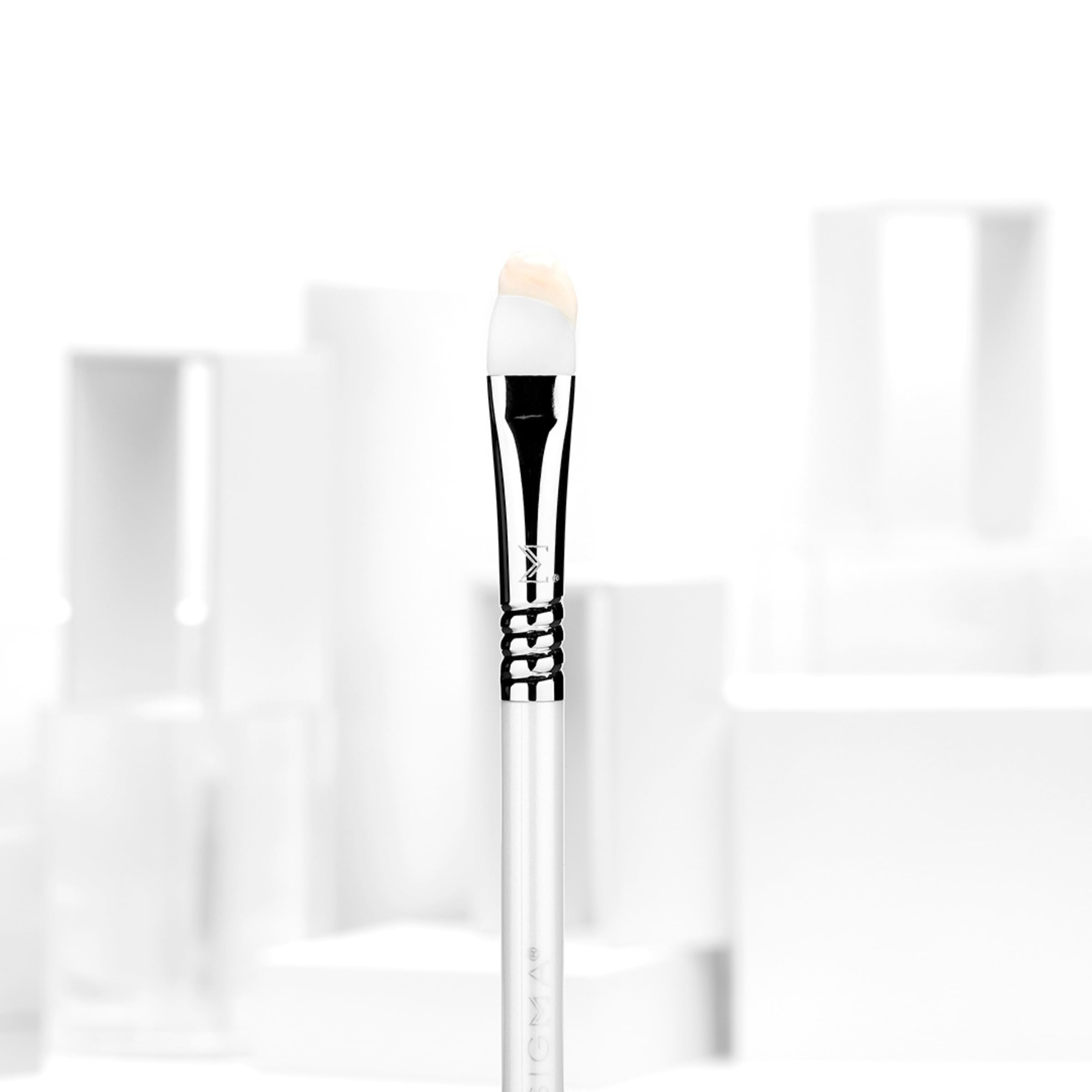 Sigma Beauty S02 Spatula Skincare Brush – Silicone Skincare Tool for Applying Skincare Products to Face and Skin, Face Mask Brush Applicator for Creams, Serums, and Masks (1 Pc)