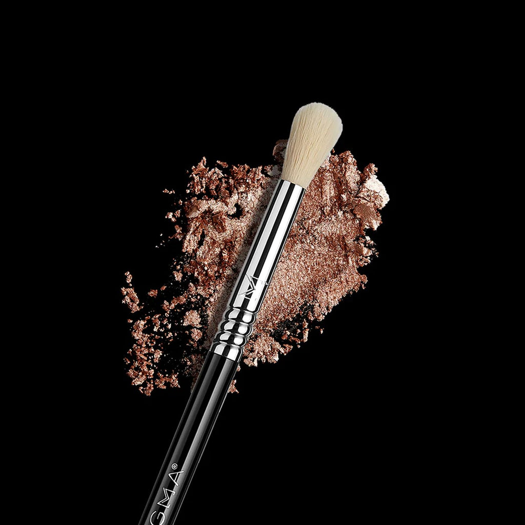 Sigma Beauty Professional E35 Tapered Blending Brush – Professional Eyeshadow Brush for Precision Eyeshadow Blending, Softens Dramatic Edges & Harsh Lines for a Well Blended Effect (1 Brush)