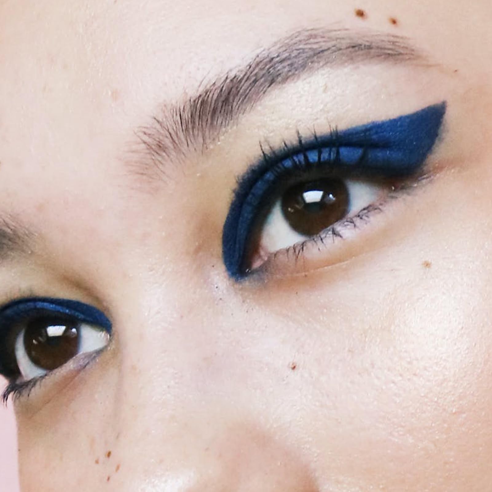 YES.EYE DO Liquid Eyeliner, Deep Blue Eyeliner Pen, Long Lasting Blue Eye Liner with Felt Tip, Precision Colored Eye Liner Pen, Water Removable, Easy to Use, Body Art Use (Midnight Wave)