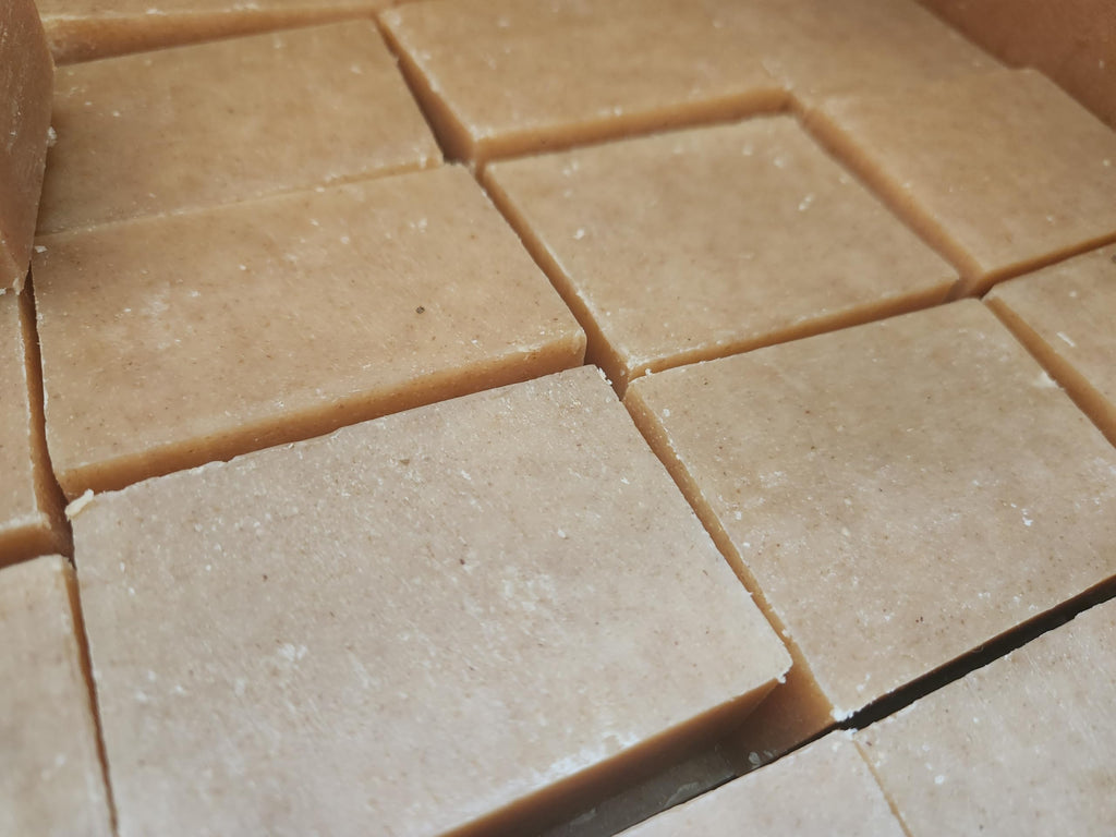 fat & ash Beef Tallow Soap Bar (1 Pack) - VERY SIMPLE INGREDIENTS - Organic and Moisturizing - Handmade in USA - Family Recipe - Long-Lasting, All-Natural, For Dry Skin