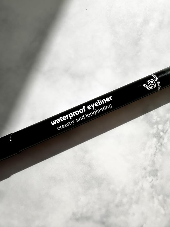 Sandstone Scandinavia Hypoallergenic Waterproof Eyeliner Pencil (Green)