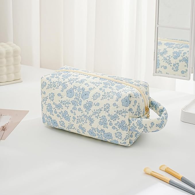 HHQQWZ Makeup Bag Travel Cosmetic Bag for Women, Zipper Make Up Pouch, Floral Flowers Toiletry Organizer Makeup with Handle, Cosmetic Travel Cloth Bag (Blue Floral)