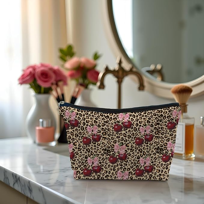 SAFDSGFDB Leopard Print Cherry Makeup Bag, Coquette Preppy Pink Bow Cherry Cosmetic Bags Gifts for Women, Funky Y2k Cheetah Print Portable Travel Toiletry Bag Zipper Makeup Pouch