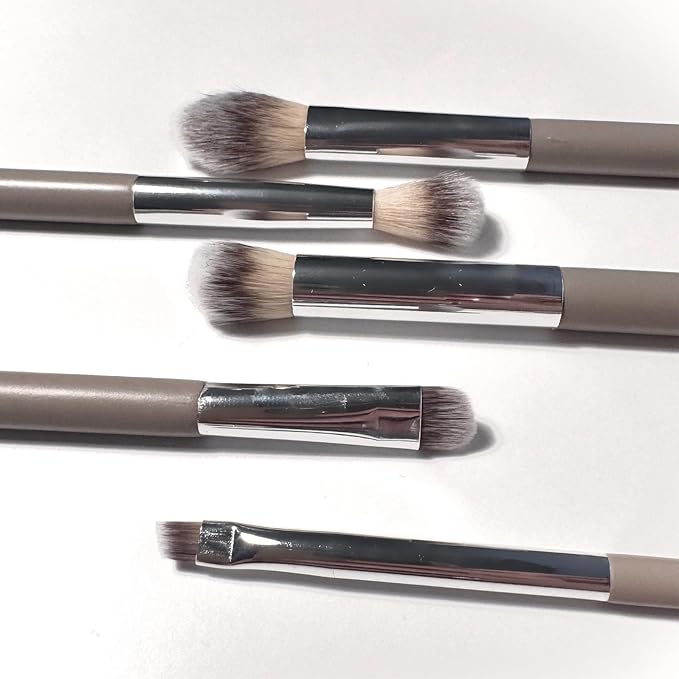 Sandstone Scandinavia Angled Eyeliner Brush