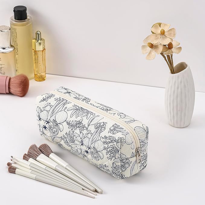 HHQQWZ Cute Floral Cotton Makeup Brush Cosmetic Bag for Women, Travel Quilted Zipper Make Up Bag, Flowers Toiletry Organizer Case Kawaii Makeup Cosmetic Travel Cloth Pouch (Navy Blue Flower)