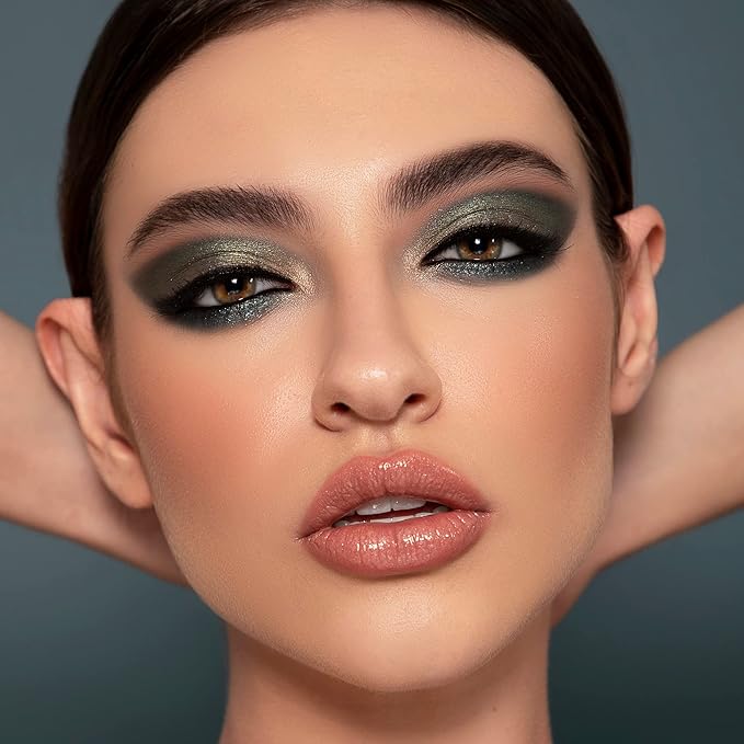 Sigma Beauty E45 Small Tapered Blending Brush — Small Tapered Eyeshadow Blending Brush with SigmaTech® fibers for Seamless Eyeshadow Blending, Pointed Eyeshadow Brush for the Perfect Cut Crease