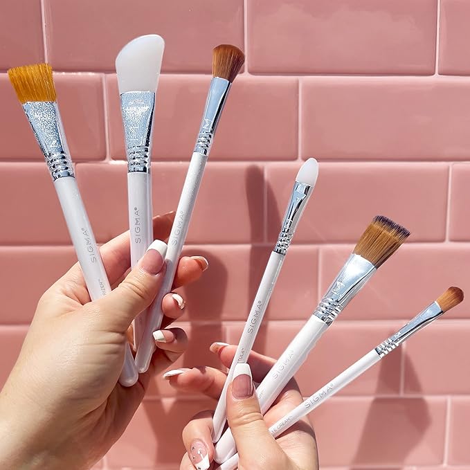 Sigma Beauty S20 Eye Cream Skincare Brush – Skincare Tool for Applying Skincare Products to Face and Skin, Gentle Eye Cream Brush Applicator for Eye Creams and Eye Makeup Primer (1 Pc)