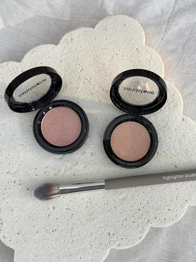 Sandstone Scandinavia Highlighter Brush