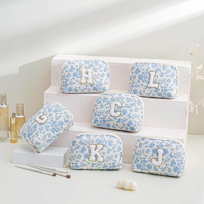 JOVAKIT Conch Alphabet Makeup Bag Cosmetic Bag for Women, Christmas Gifts for Women Girls, Blue Floral Coquette Travel Bag, Zipper Make Up Pouch Organizer Trendy Stuff (Blue Floral G)