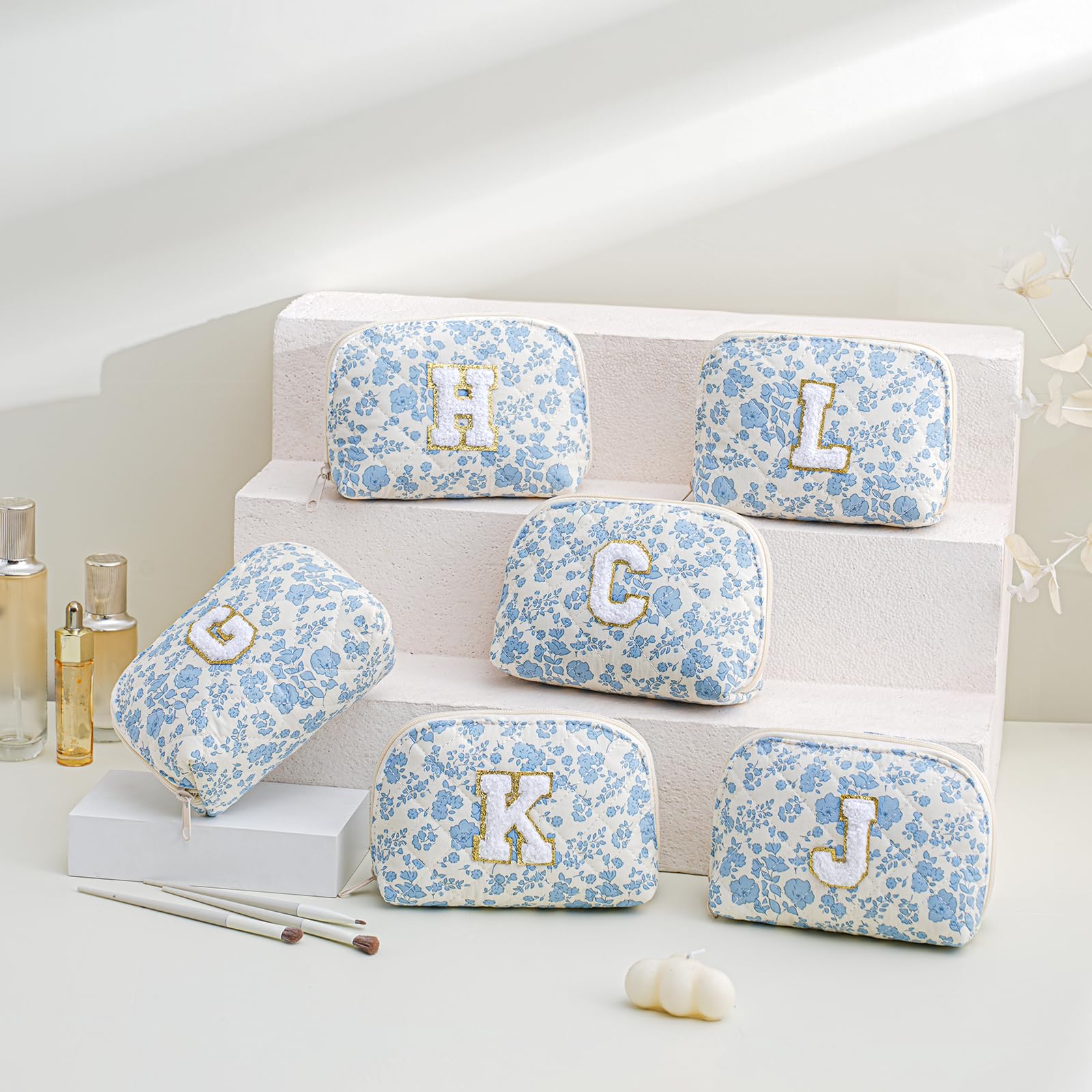 JOVAKIT Conch Alphabet Makeup Bag Cosmetic Bag for Women, Christmas Gifts for Women Girls, Blue Floral Coquette Travel Bag, Zipper Make Up Pouch Organizer Trendy Stuff (Blue Floral C)