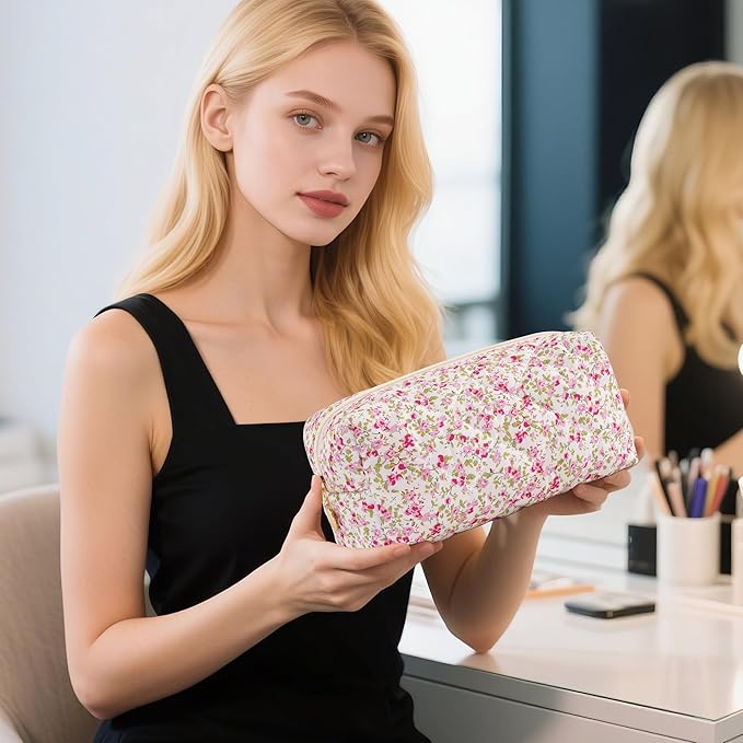 UUYUUY Makeup Bag Travel Toiletry Bag for Women, Small Floral Cosmetic Bags Cute Quilted Cotton Makeup Pouch for Purse Emergency Bag Pencil Case Accessory Bag, Spring