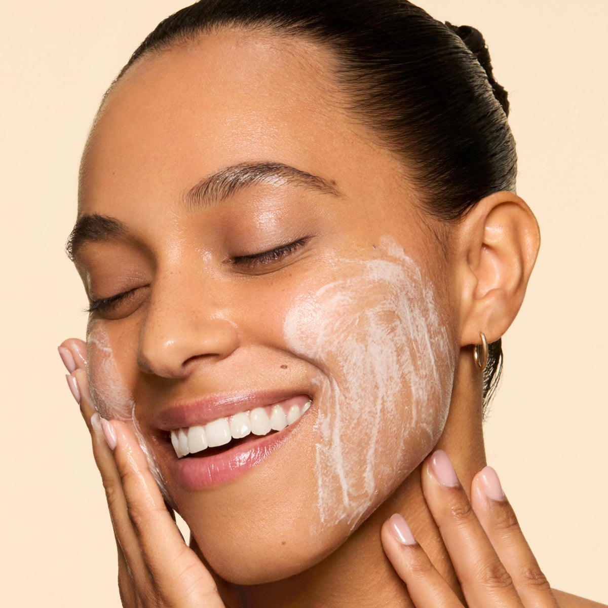Honest Beauty Sensitive Skin Calming Cream Cleanser, Unscented, 4 fl oz